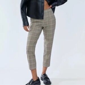 Aritzia Babaton Conan Pant Plaid Slim-Leg Cropped‎ Trouser - Size 6